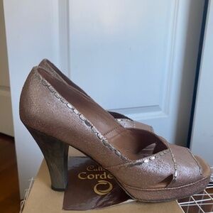 Colleen Cordero, Lara pumps